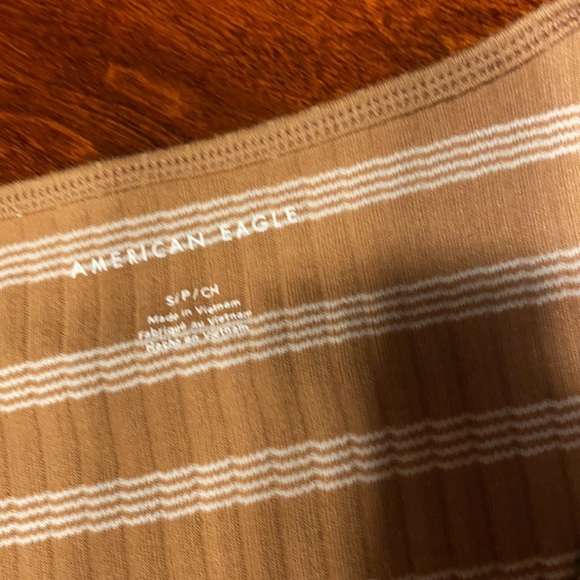 American Eagle Snap Scoop Neck Tee w Ruffle Edges - Picture 2 of 7